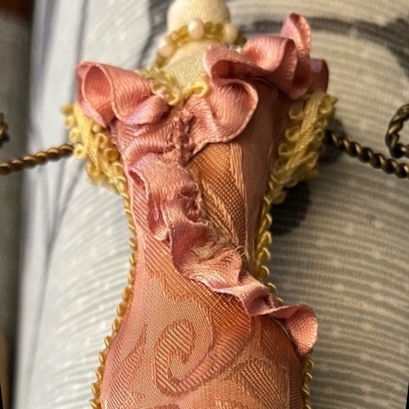 Victorian Mannequin Jewelry Organizer Holder - Lace Dress - Picture 6 of 6